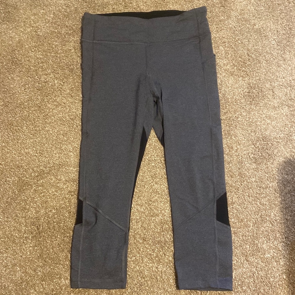 Lululemon cropped leggings.